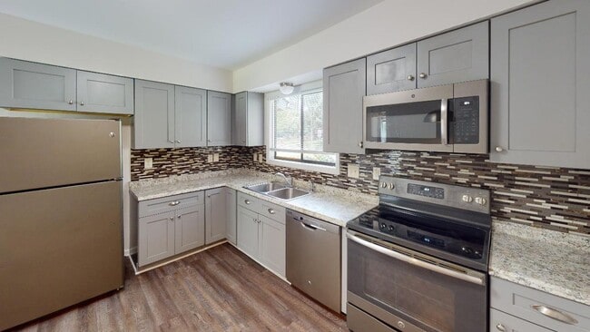 Updated 3 bed 2 bath in the tree lined Bir... - Updated 3 bed 2 bath in the tree lined Bir... House