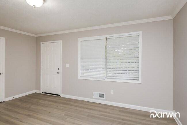 Building Photo - 902 Pinecrest Circle Southwest, Lilburn, G...