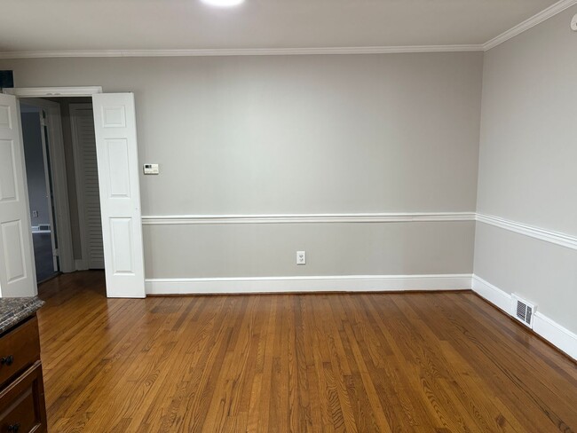 Building Photo - 3 Bedroom, 3 Bathroom House in Winston-Salem!