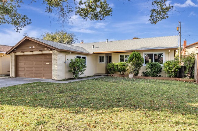 Building Photo - Charming Home in Great Neighborhood