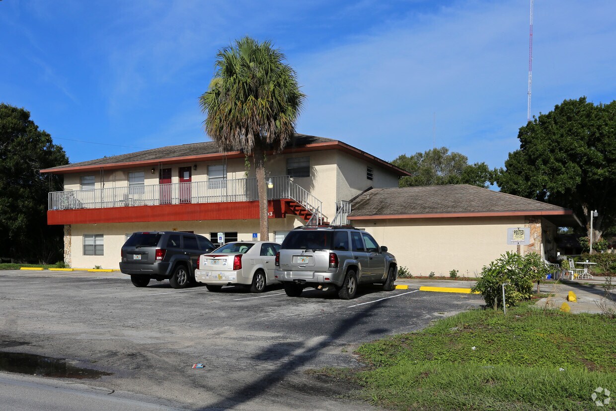 Foto principal - 1203 S 33rd St