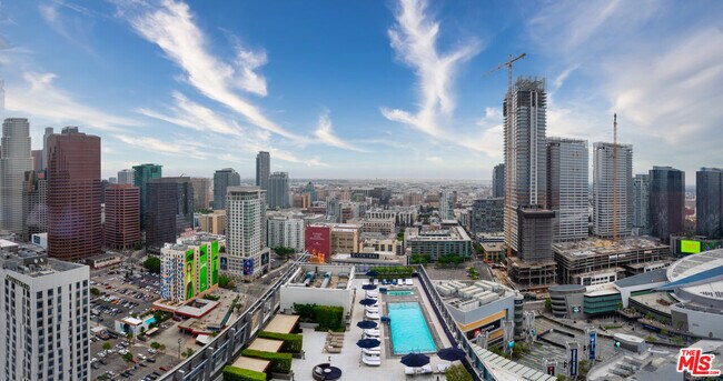 Foto del edificio - 900 W Olympic Blvd