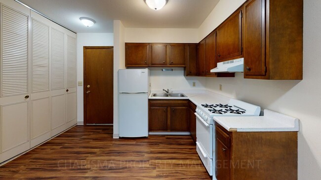 Foto del edificio - SPACIOUS ONE BEDROOM UNIT, GREAT LOCATION ...
