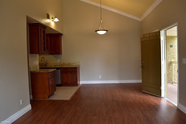 Foto del edificio - 8128 Larson Ave