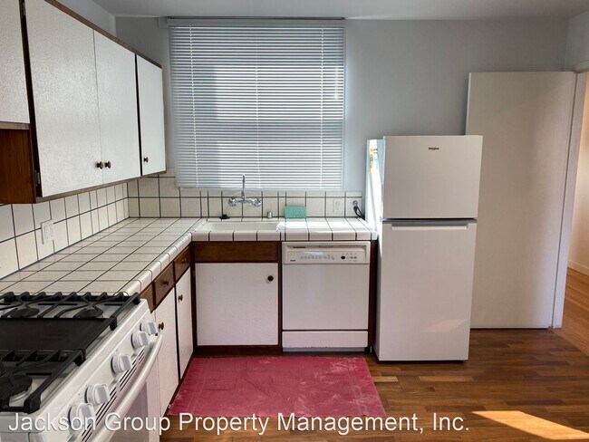 Building Photo - 4 br, 1.5 bath House - 596 Bella Vista