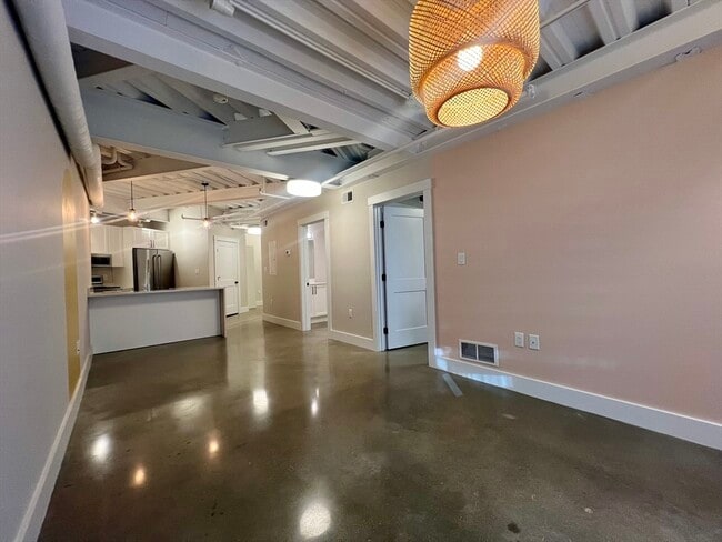 Building Photo - 305 Webster Ave