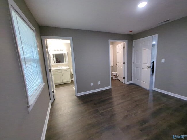 Foto del edificio - 3913 Talwell Dr SW