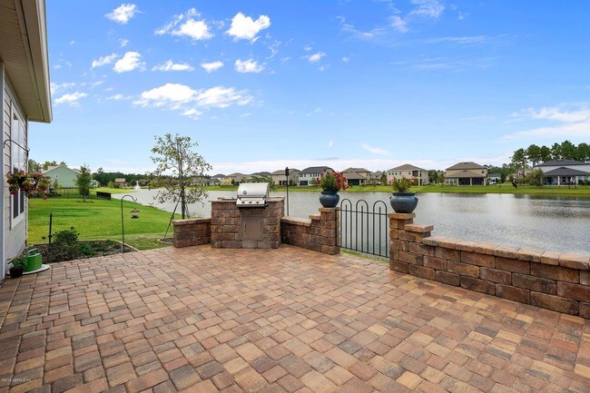 Foto del edificio - 346 Starlis Pl