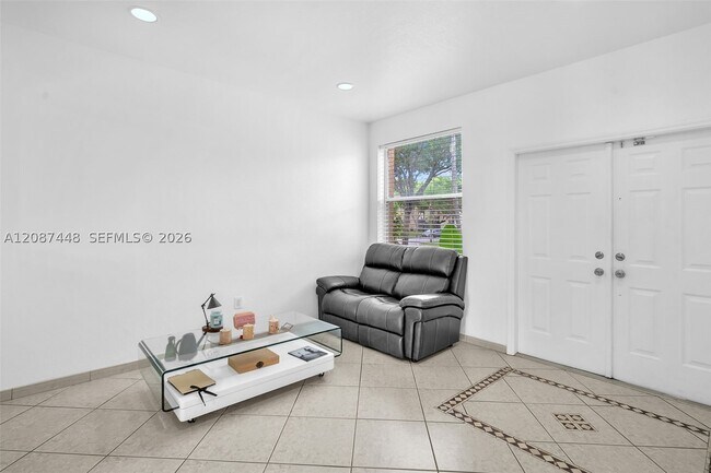 Foto del edificio - 16910 SW 39th St
