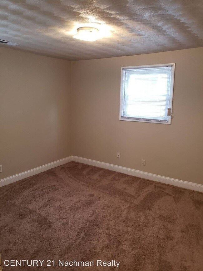 Building Photo - 1819 Tidewater Dr