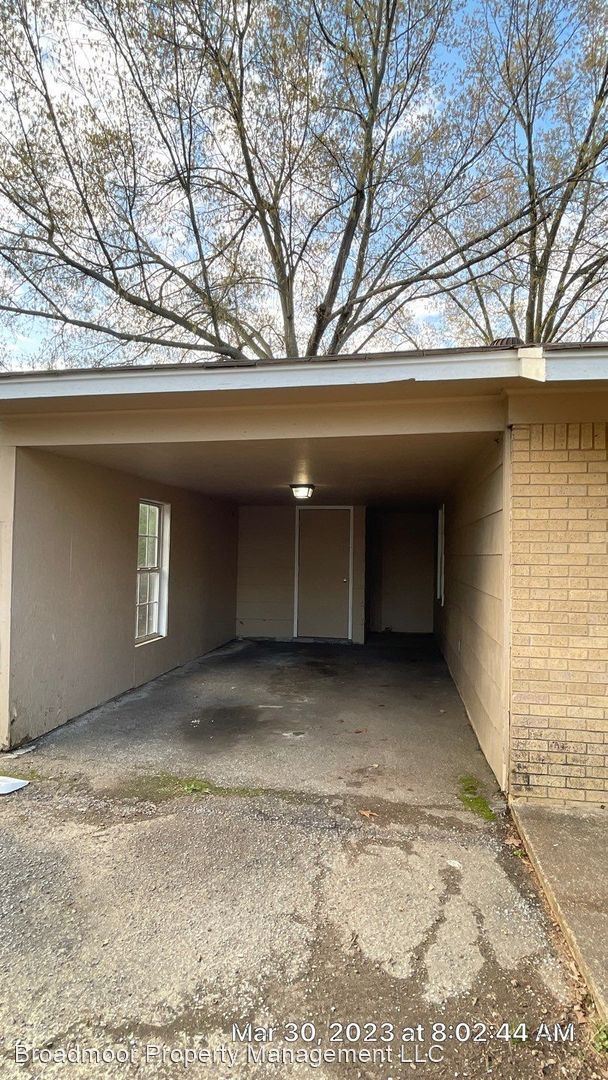 Building Photo - 3 br, 1.5 bath House - 587 Hillbrook Dr.