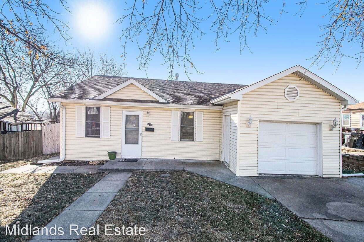 2 br, 1 bath House 533 E 2nd Street House for Rent in Papillion, NE