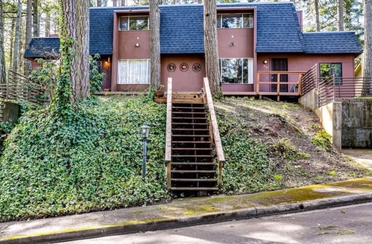 Foto principal - 3 bedroom 2 bathroom duplex in South Eugene!