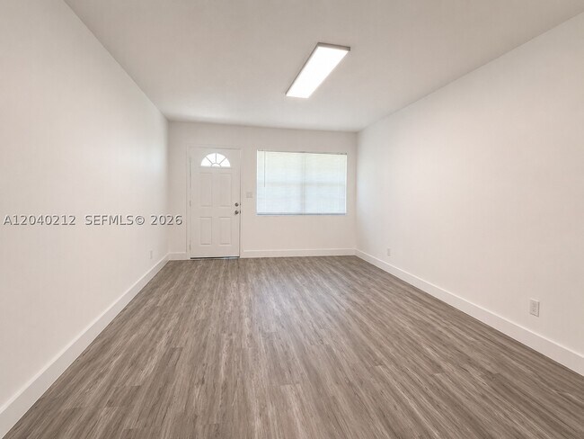 Foto del edificio - 730 SW 5th Ave