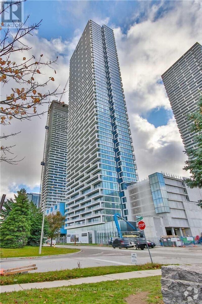 Building Photo - 898-898 Portage Pkwy