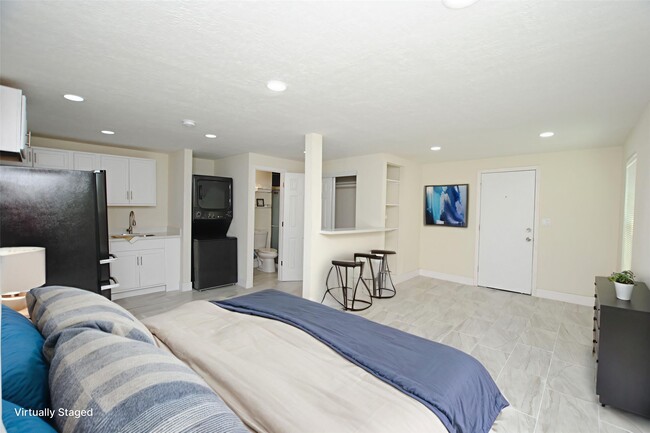 Building Photo - 1711 Sabine St