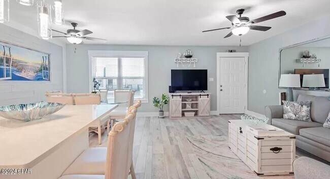 Foto del edificio - 7813 N Lagoon Dr