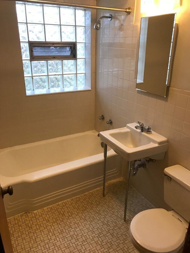 Primary Photo - 1620 Dempster St