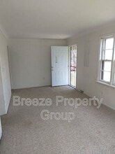 Building Photo - 3405 Beaumont Dr