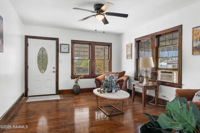 Foto del edificio - 213 NE Railroad Ave