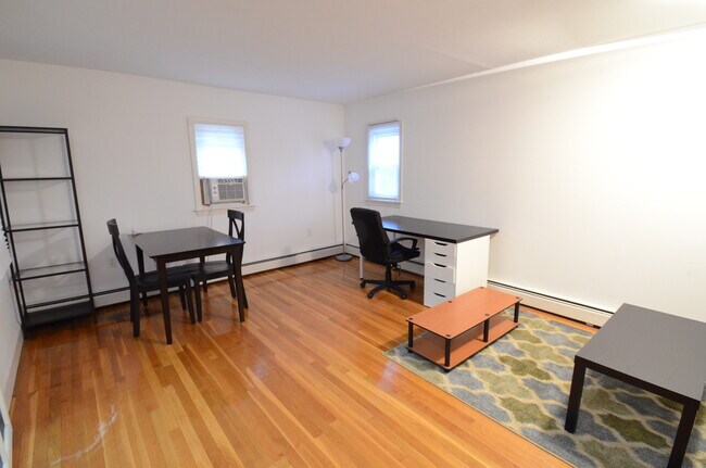 Building Photo - 35 Aldie St