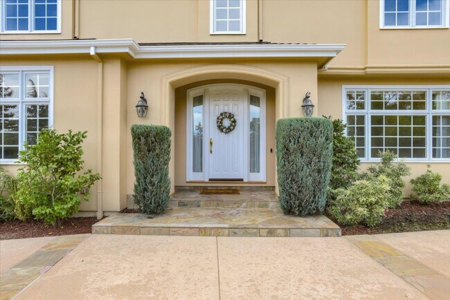 Building Photo - 885 Hillcrest Dr