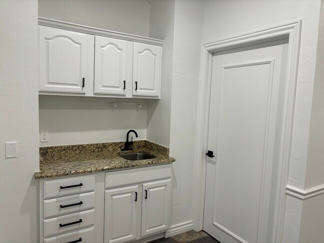 Foto del edificio - 817 Irish Ln