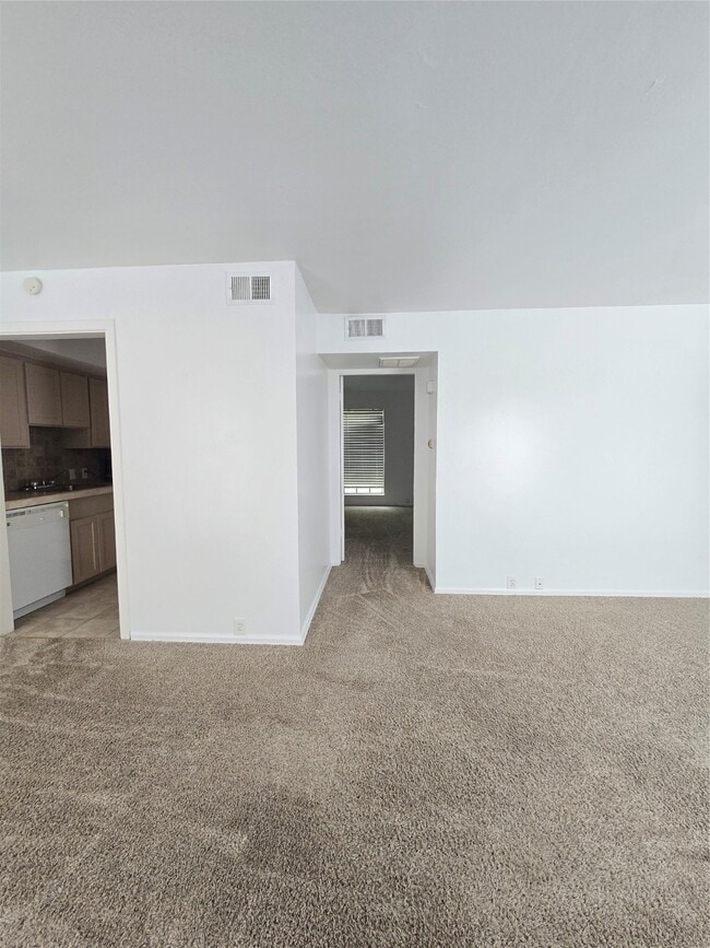 Building Photo - 5353 Dora St
