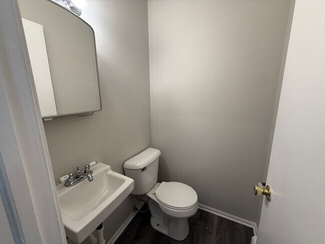 Foto del edificio - 3 Bed 1.5 Bath Townhome  in Wyoming