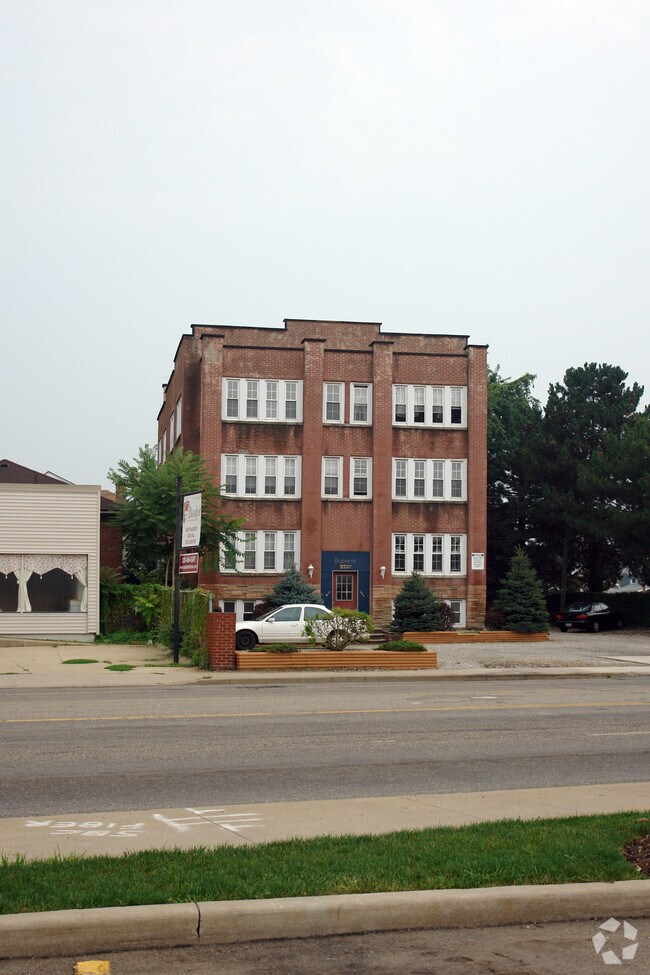 2237 Tuscarawas St W, Canton, OH 44708 Apartments in Canton, OH