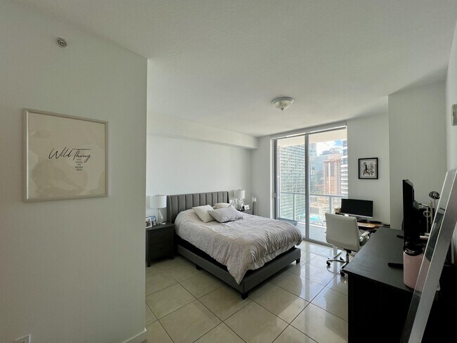 Foto del edificio - 79 SW 12th St