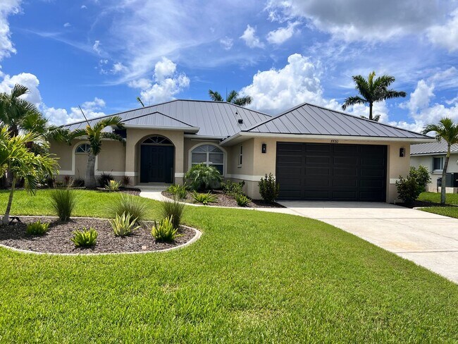 Building Photo - Waterfront Paradise in Punta Gorda Isles –...