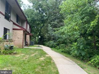Foto del edificio - 1102 Timber Creek Rd