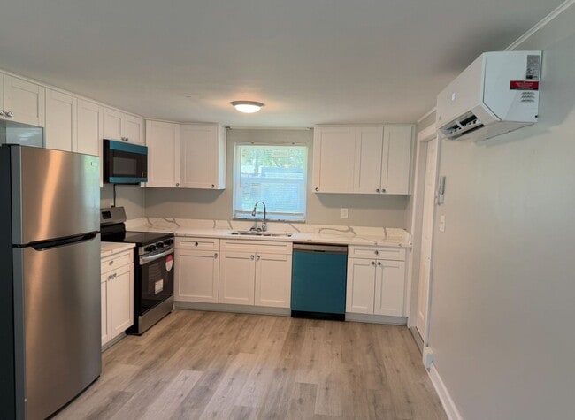 Building Photo - 5904 Kingsview Ln