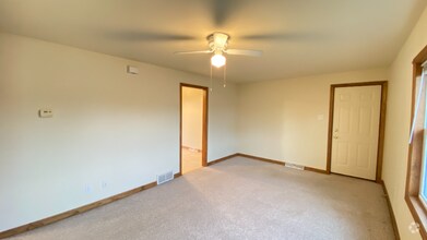 Building Photo - 1052 Community Rd
