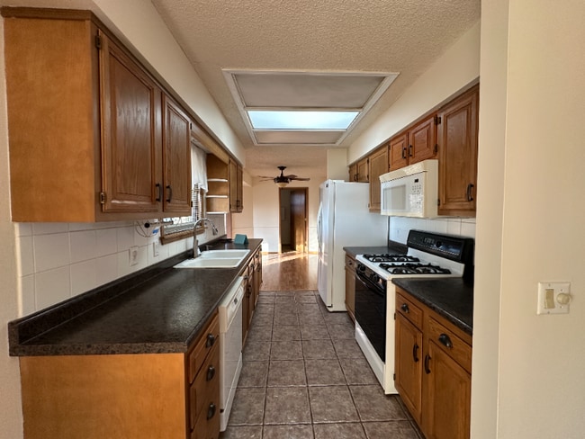 Foto del edificio - 1704 Brentwood Dr