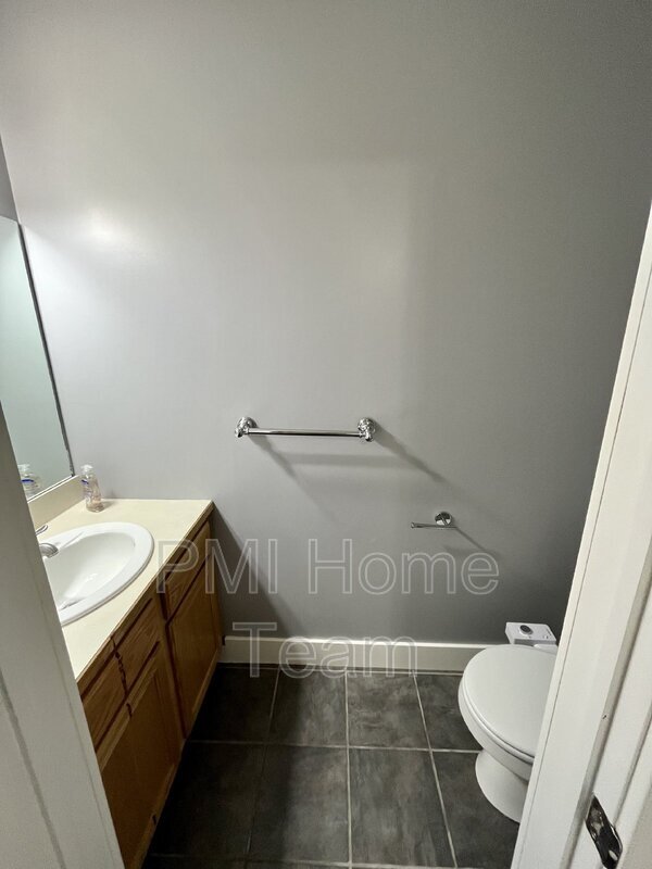 Building Photo - 871 Quinn Ct