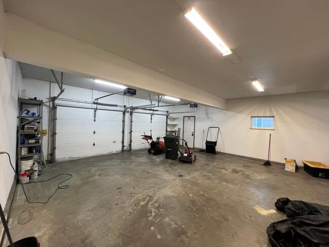 Building Photo - 4 bedroom home in Doyon Estates