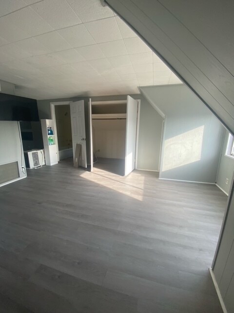3rd floor room - 443 North Ave