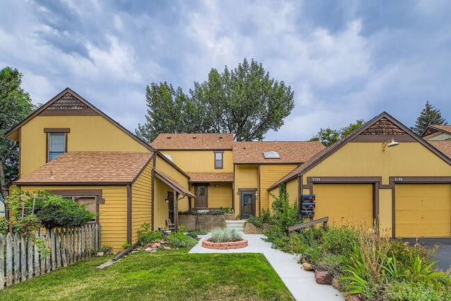 Photo - Beautiful 4-Bedroom Home with Mountain Vie...