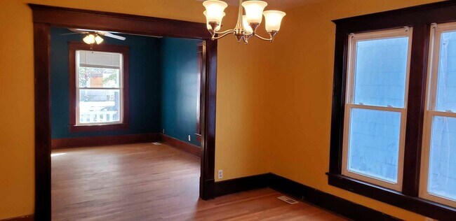 Building Photo - 221 N Estelle Ave