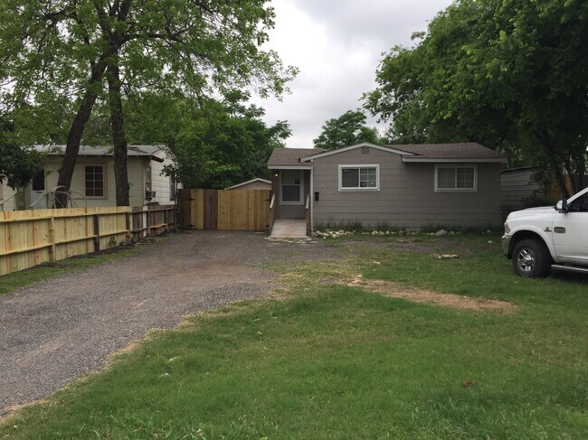 Patio delantero - 2323 Basse Road