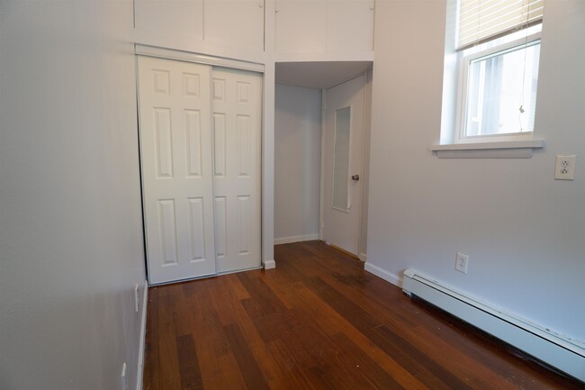 Building Photo - 813 Park Ave