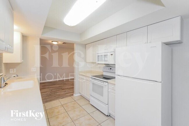Foto del edificio - 136 Sunnyside St NW