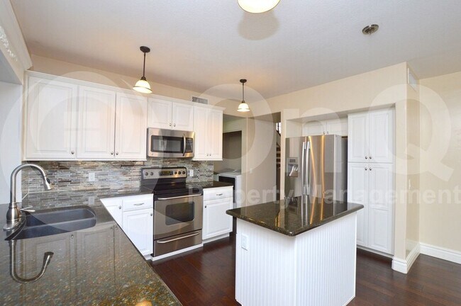 Foto del edificio - 922 W Sun Coast Dr