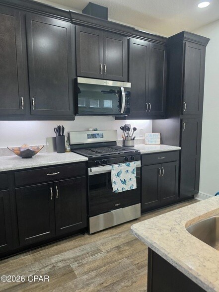 Foto del edificio - 9348 Daydream Dr