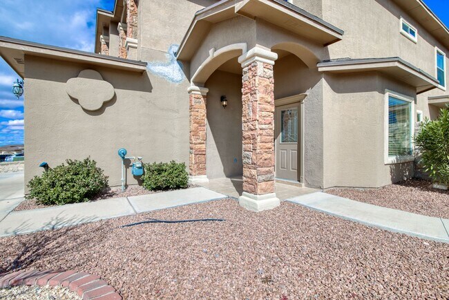 Foto del edificio - Beautiful Corner lot House