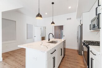 Building Photo - 506 Foreland St