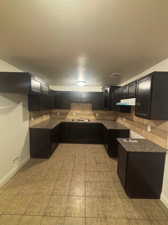 Foto del edificio - 829 E 84th St