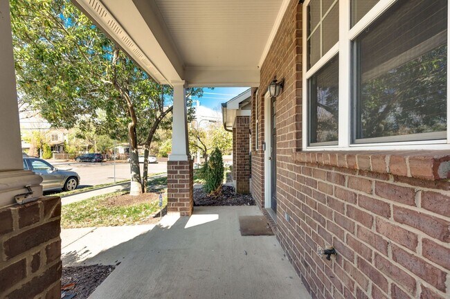 Foto del edificio - Awesome 2BE/2.5BA in the Pristine Park at ...
